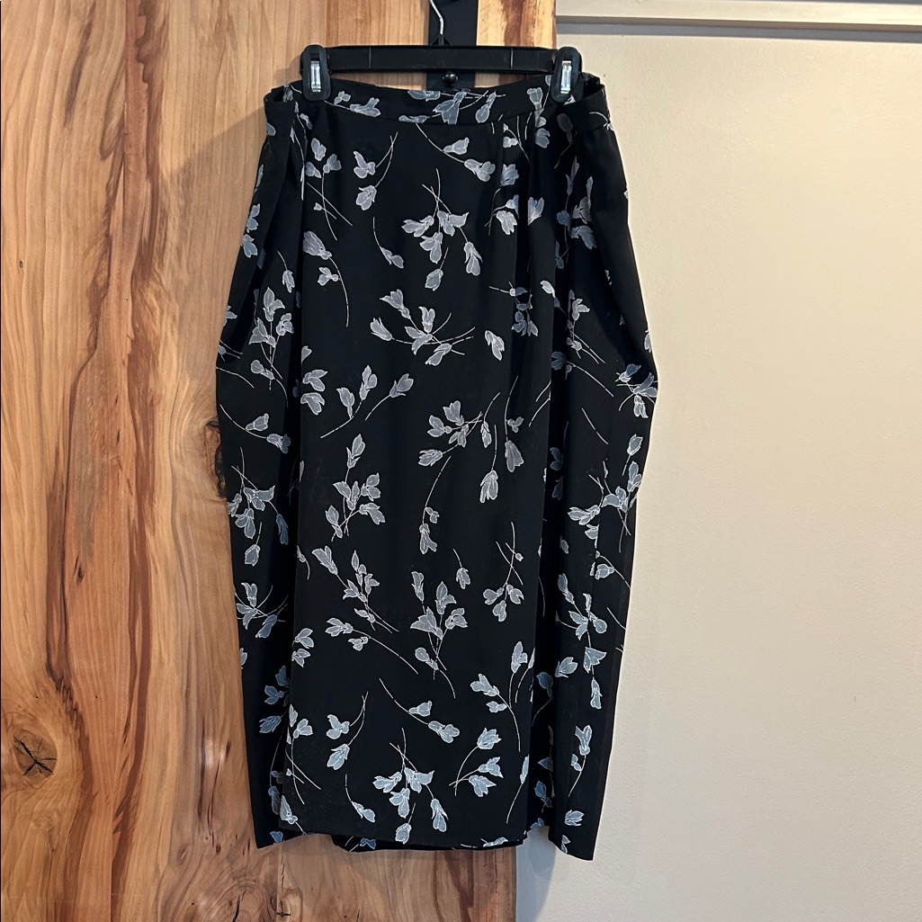 Kasper Black And White Floral Skirt With Matching Neck Scarf
